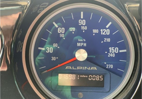 18421225-2003-bmw-z8-std